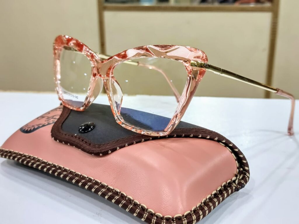 sheet eyewear | Daimond cut pink Transparent | ladies frame