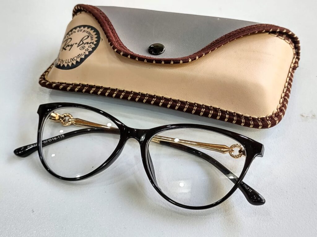 Sheet eyewear | Cat eyes | Plastic Fancy frame